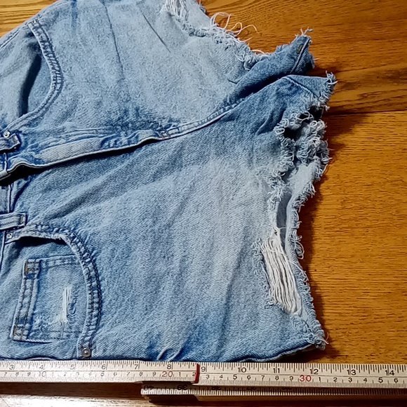 COTTON ON Jean Shorts Womens 4 BLUE HIGH RISE MOM Spring Summer Distressed Beach - Picture 3 of 7